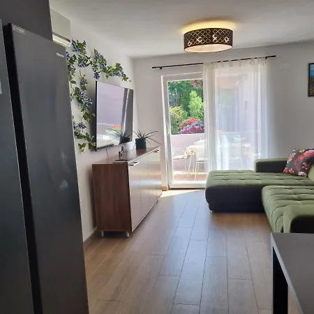Apartment Adel *