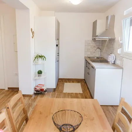 Apartment Adel *