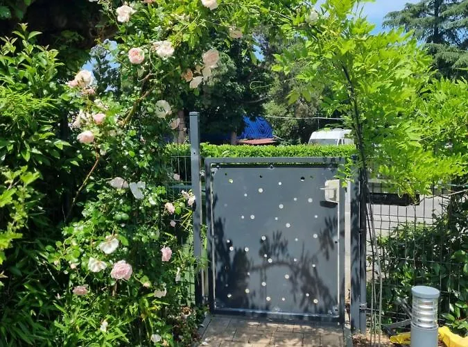 شقة Adel إيزولا