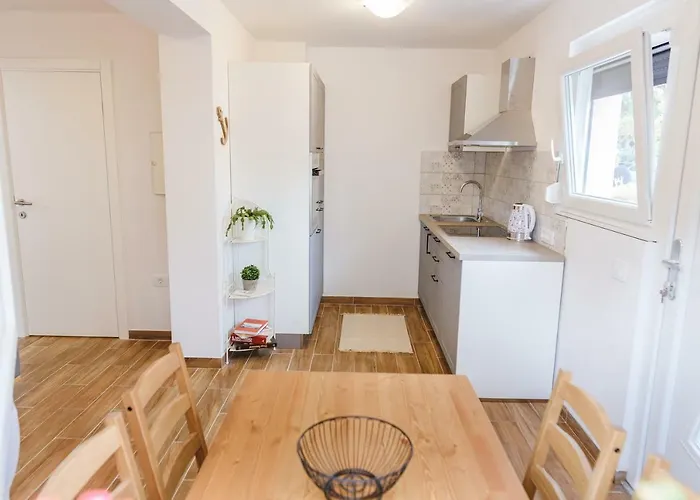 Апартаменты Adel *